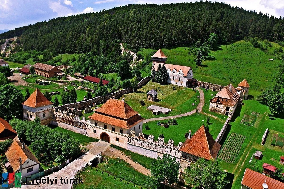 Lázár-kastély, Szárhegy